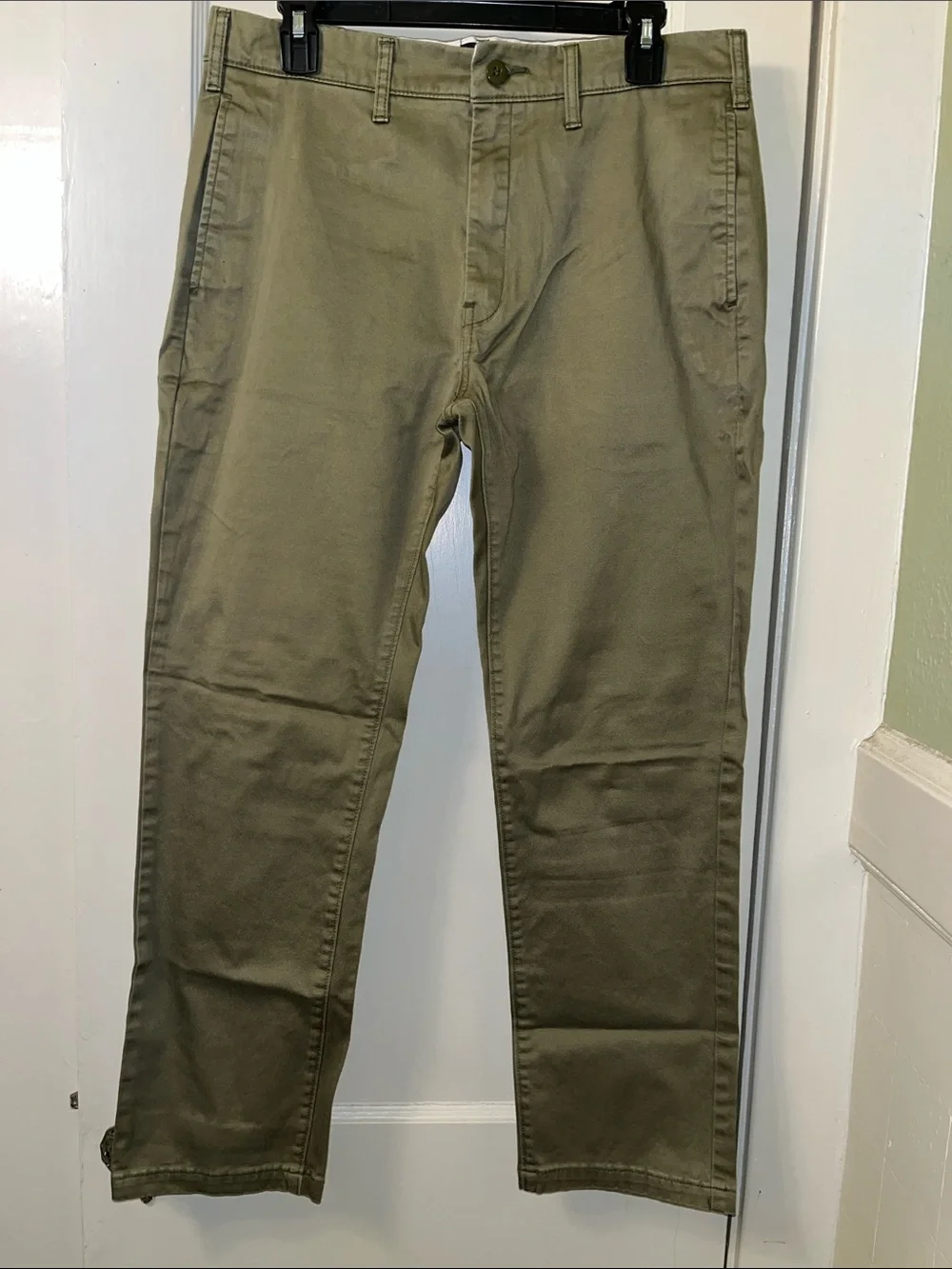 Levi's Olive Chino Pants - Straight Fit